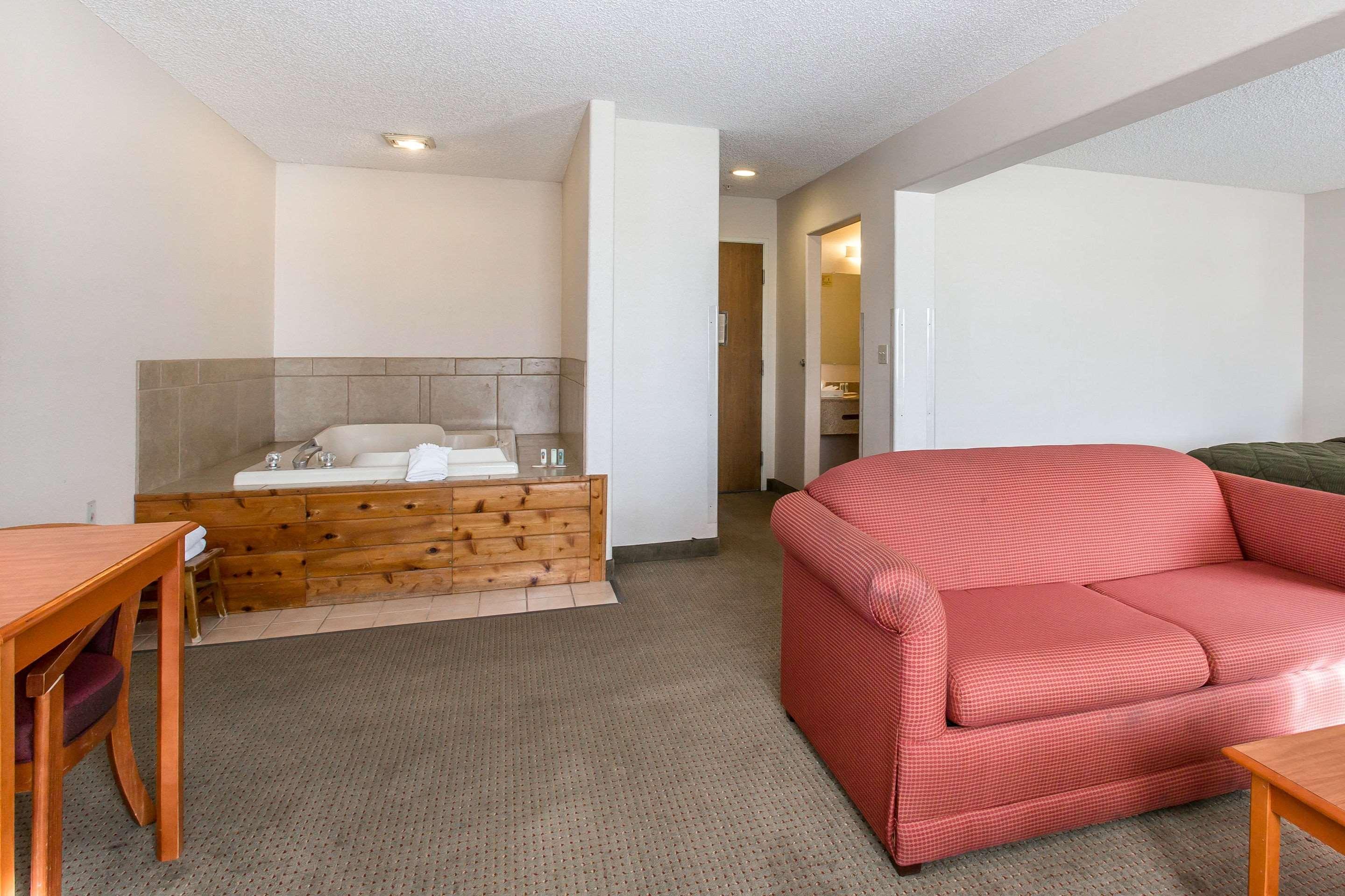 Inn Quality Gateway To Rocky Mountains 2*